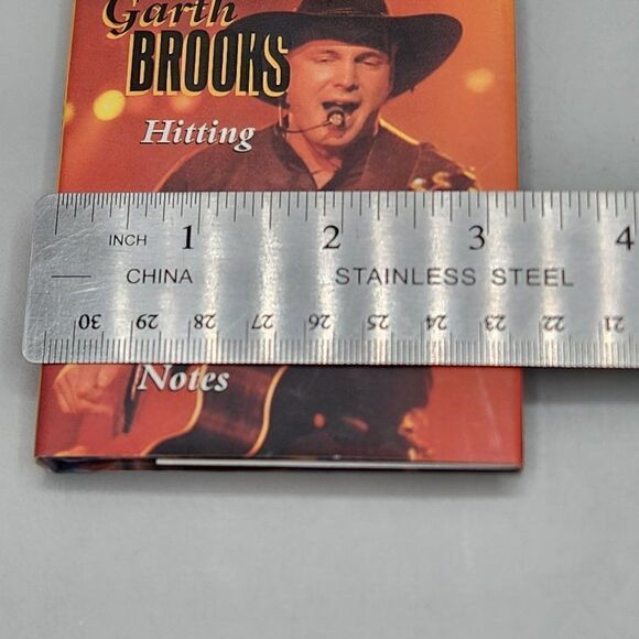 Garth Brooks Hitting the High Notes BY Mitchell Uscher Mini Book 1999 - Picture 6 of 7
